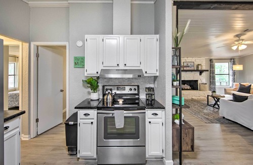 Enchanted Oaks House | Lake View & Decks: Pet-Friendly Mabank Home