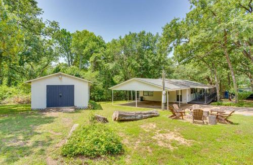Enchanted Oaks House | Lake View & Decks: Pet-Friendly Mabank Home