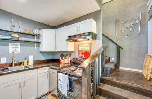Enchanted Oaks House | Lake View & Decks: Waterfront Cedar Creek Retreat!