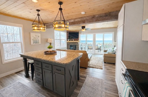 Beaver Bay Apartment | Lake View|Fire Pit|Modern|Perfect Location