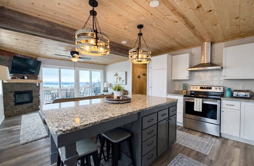 Beaver Bay Apartment | Lake View|Fire Pit|Modern|Perfect Location