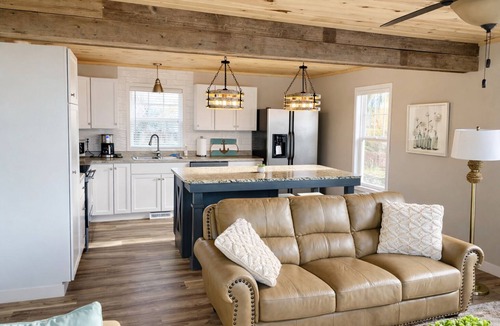 Beaver Bay Apartment | Lake View|Fire Pit|Modern|Perfect Location