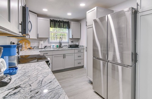 Marmaros House | Lake View & Game Room on 3 1/2 Acres, Near Marina