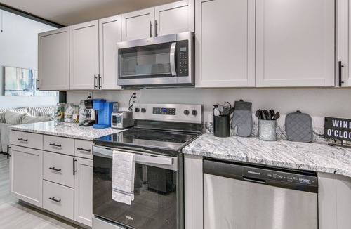 Marmaros House | Lake View & Game Room on 3 1/2 Acres, Near Marina