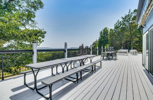 Marmaros House | Lake View & Game Room on 3 1/2 Acres, Near Marina
