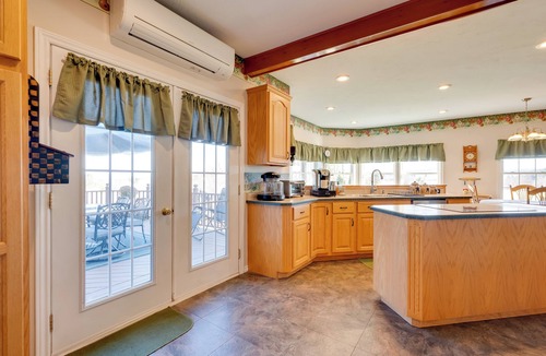 Beebe Plain Apartment | Lake View & Games: Family Escape in Newport!