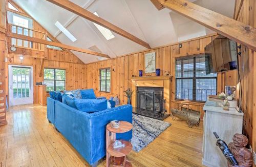Bernice House | Lake-View Home w/Deck + Gas Grill in Bernice!