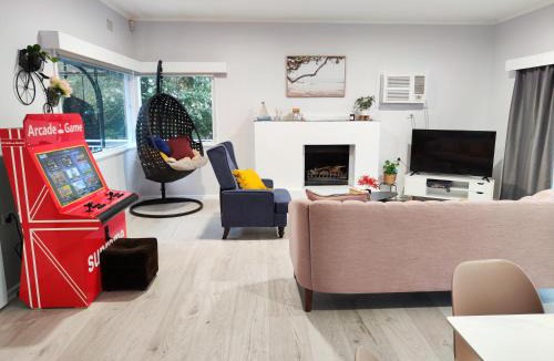 Gosford House | Lake View House entire house