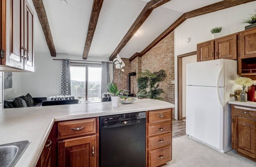 Guelph/Eramosa House | Lake View House on 5 acres with trail access