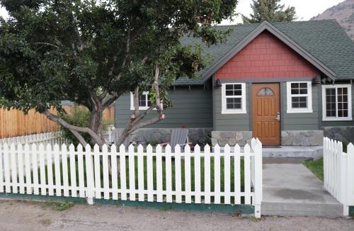 Lee Vining Cabin | Lake View Lodge