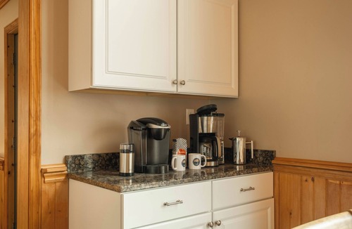 Mountainside House | Lake View Lodge with Hot Tub, Sauna, Fire Pit, Games, Gym, & EV Friendly
