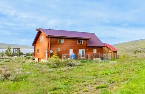 Mammoth Creek Cabin | Lake view log cabin , near lake, general store Pet friendly