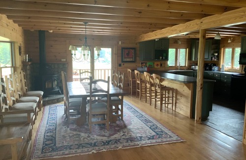 Fishs Eddy House | Lake View Log Cabin with amazing views
