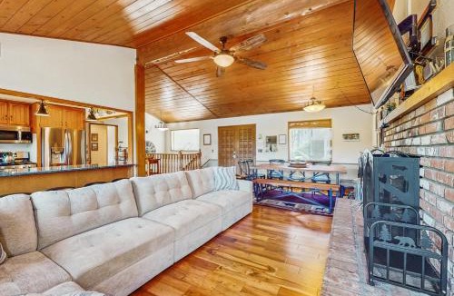 Crestline House | Lake View Magic