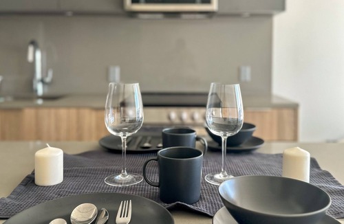 West Don Lands Apartment | Lake View New Elegant & Spacious Condo at Distillery District, Gym, Pool, Cowork