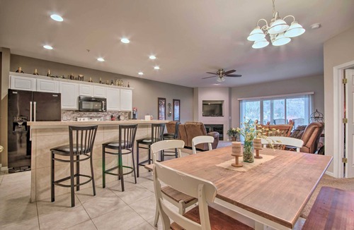 Camdenton Condo | Lake-View Patio, Pool Table! Camdenton Family Unit