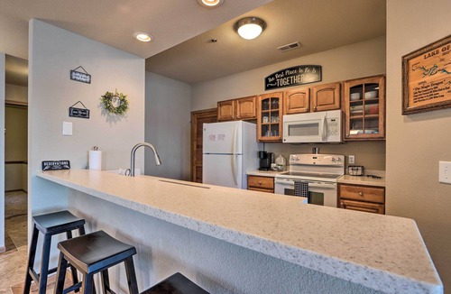 Lakeland Condo | Lake-View Pool + Boat Slip! Ozarks Condo