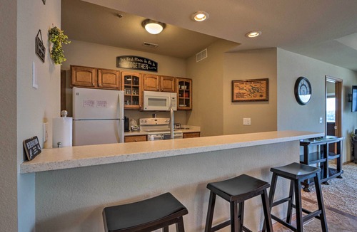 Lakeland Condo | Lake-View Pool + Boat Slip! Ozarks Condo
