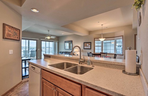Lakeland Condo | Lake-View Pool + Boat Slip! Ozarks Condo