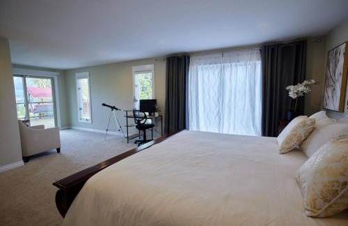 Renton House | Lake View - Private - Spacious