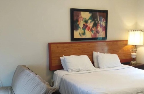 Adjala-Tosorontio Villa | Lake view resort style suite (Big room)-