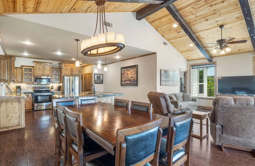 Sperry Cottage | Lake View Retreat at CrossTimbers Marina