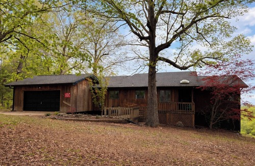Henderson House | Lake View Retreat on 130 Acres w/Deck, Game Room & Sunset Views