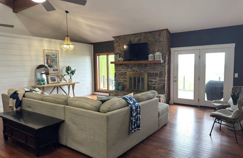 Henderson House | Lake View Retreat on 130 Acres w/Deck, Game Room & Sunset Views