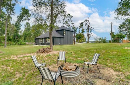 Lone Star House | Lake-View Retreat w/Games & Yard in Daingerfield