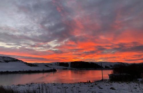 Glandyfi Apartment | Lake view Romantic retreat