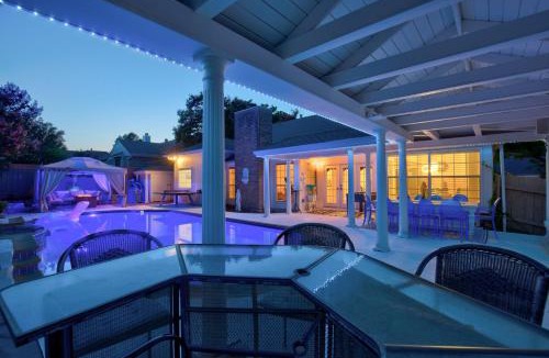 Rowlett House | Lake-View Rowlett Escape w/Fire Pit & Games!