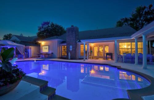 Rowlett House | Lake-View Rowlett Escape w/Fire Pit & Games!