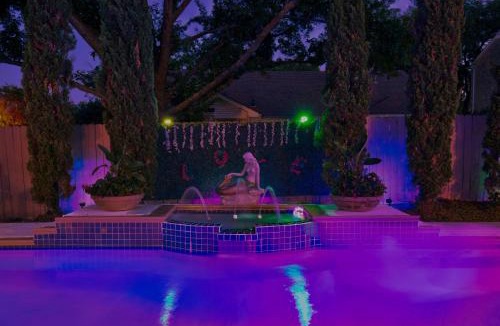 Rowlett House | Lake-View Rowlett Escape w/Fire Pit & Games!