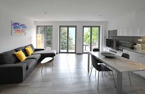 Melide Apartment | Lake View Suite 86 in Melide