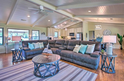 Pottsboro House | Lake View ‘Tangled at Texoma’ Home w/Hot Tub!