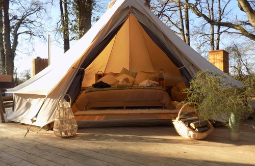 Salles-en-Toulon Cottage | Lake view tent with private spa Copa cabanes 4