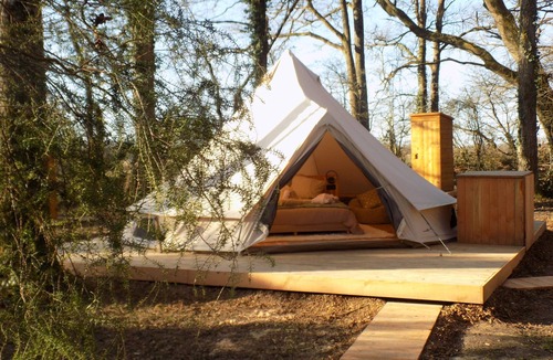 Salles-en-Toulon Cottage | Lake view tent with private spa Copa cabanes 4