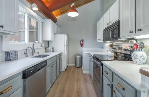 Lake Forest House | Lake View Townhome Just Steps from Lake Tahoe!