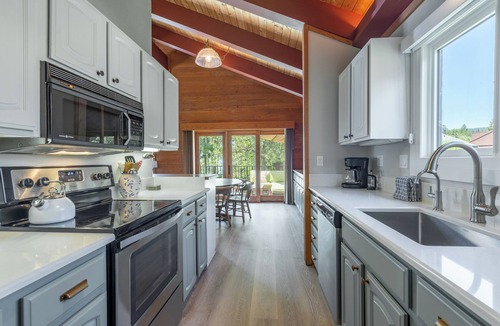 Lake Forest House | Lake View Townhome Just Steps from Lake Tahoe!