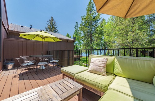 Lake Forest House | Lake View Townhome Just Steps from Lake Tahoe!