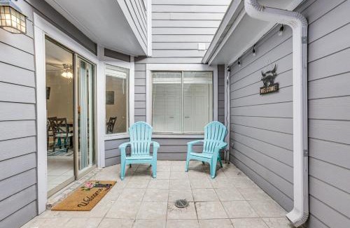 Missouri City House | Lake-View Townhome w/Pool Access in Houston Area!