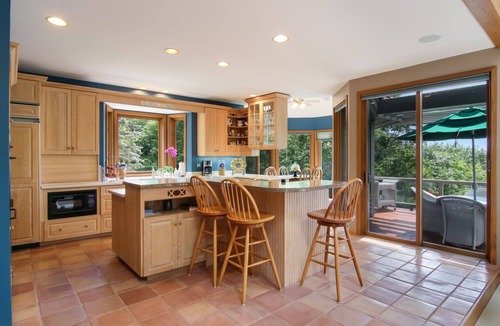Central Lake Villa | Lake View Villa Bellaire