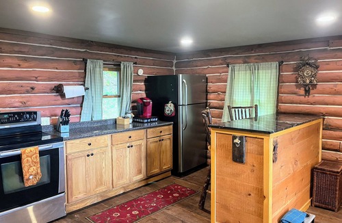 Scottsburg Cabin | Lake View with 7 Acres near Skiing
