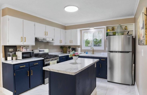 Seneca Falls House | Lake Views | Cayuga Wine Trail | Hot Tub | FLX
