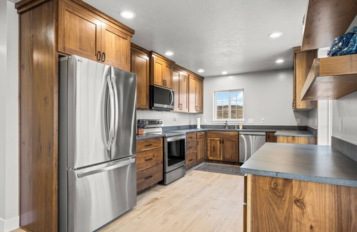 Garden City House | Lake views! City Park pickleball, fishing, amphitheater. City center walkable.