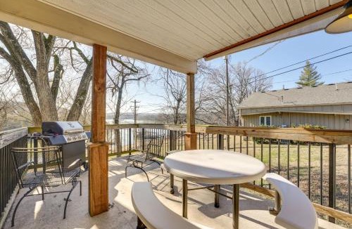 Cape Fair Apartment | Lake Views & Community Perks: Cape Fair Apartment!