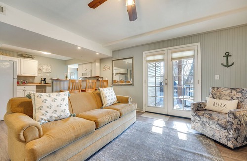 Cape Fair Apartment | Lake Views & Community Perks: Cape Fair Apartment!