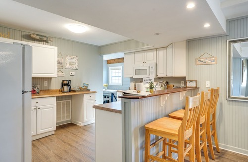 Cape Fair Apartment | Lake Views & Community Perks: Cape Fair Apartment!