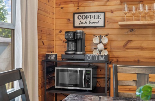 Branson Cabin | Lake Views! Cozy Cabin, Hot Tub, Kayaks, and Pool!