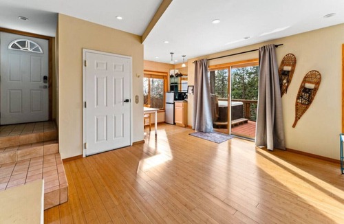 Kings Beach House | Lake Views Dog Friendly Cabin w/Hot Tub!